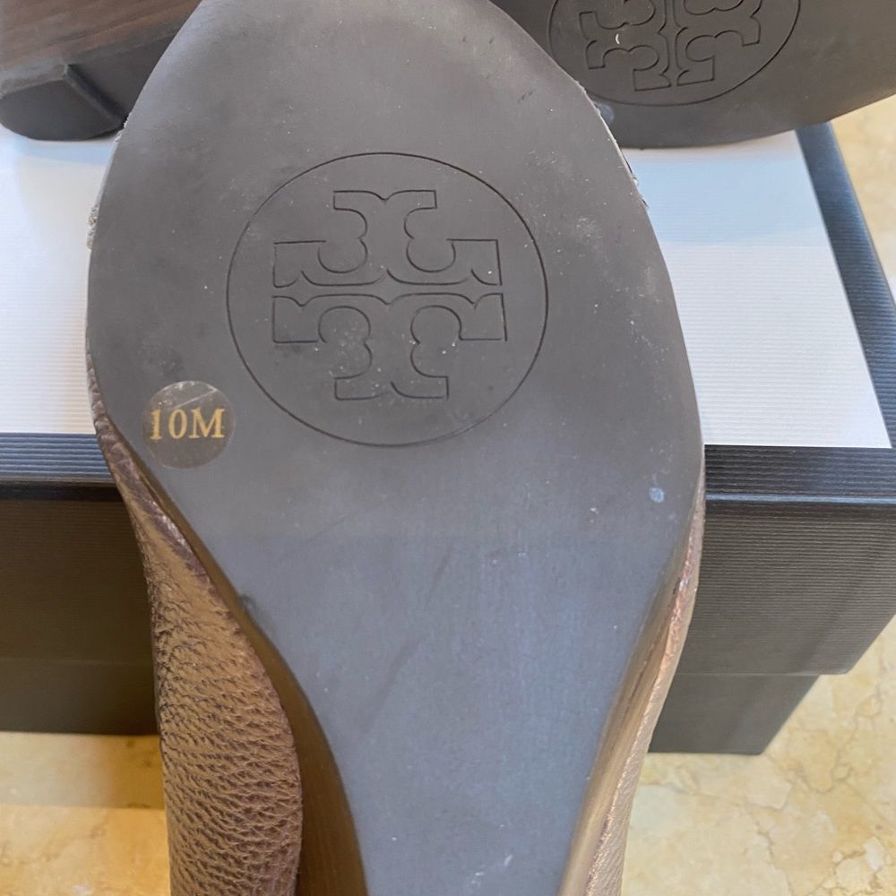 Tory Burch Metallic Pewter Leather Wedge Sandals - Picture 10 of 11